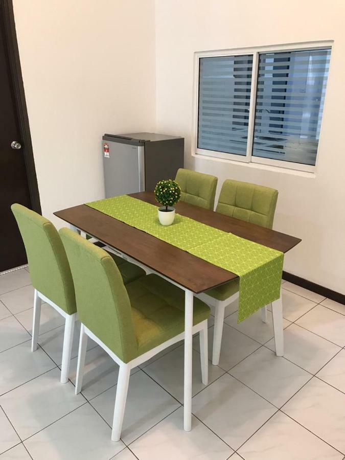 קוטה קינבלו Api Api Centre Apartment Homestay מראה חיצוני תמונה
