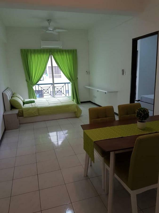 קוטה קינבלו Api Api Centre Apartment Homestay מראה חיצוני תמונה
